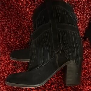 Chic Black Fringe Suede Booties